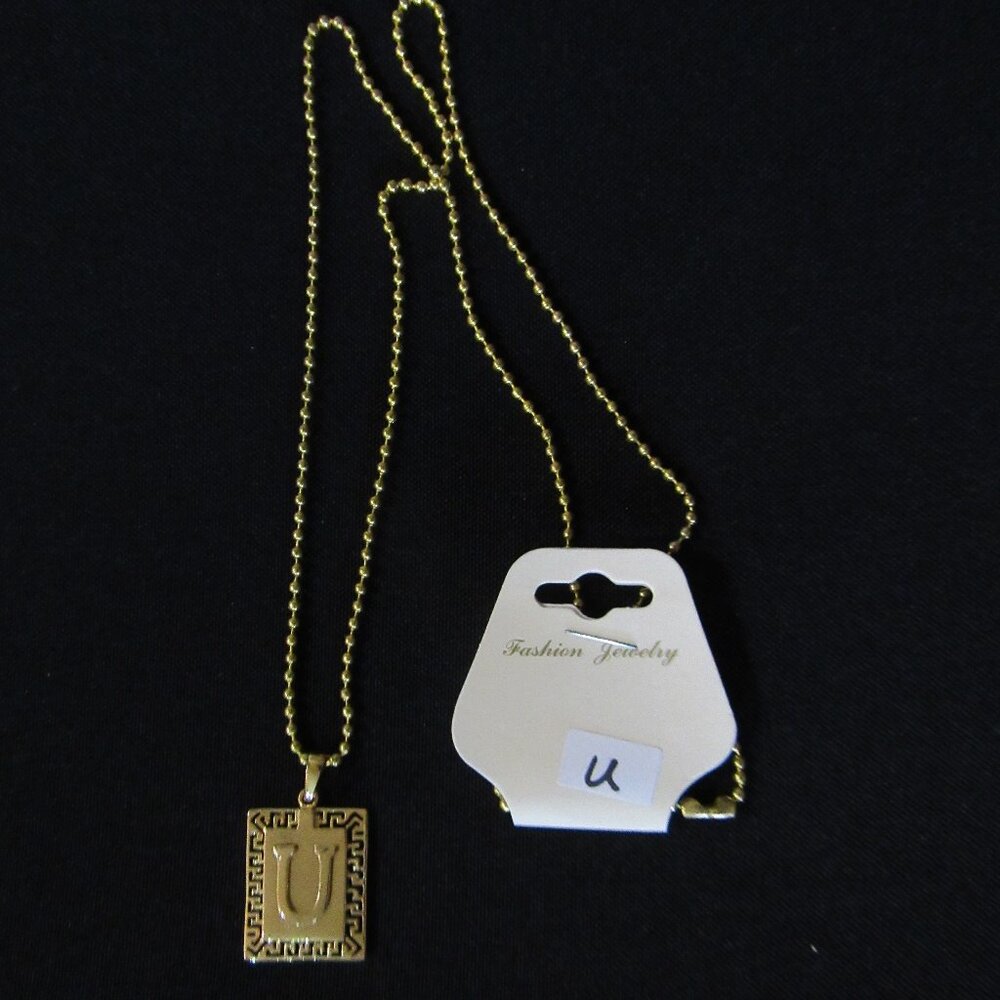 Letter U on sink chain gold colour